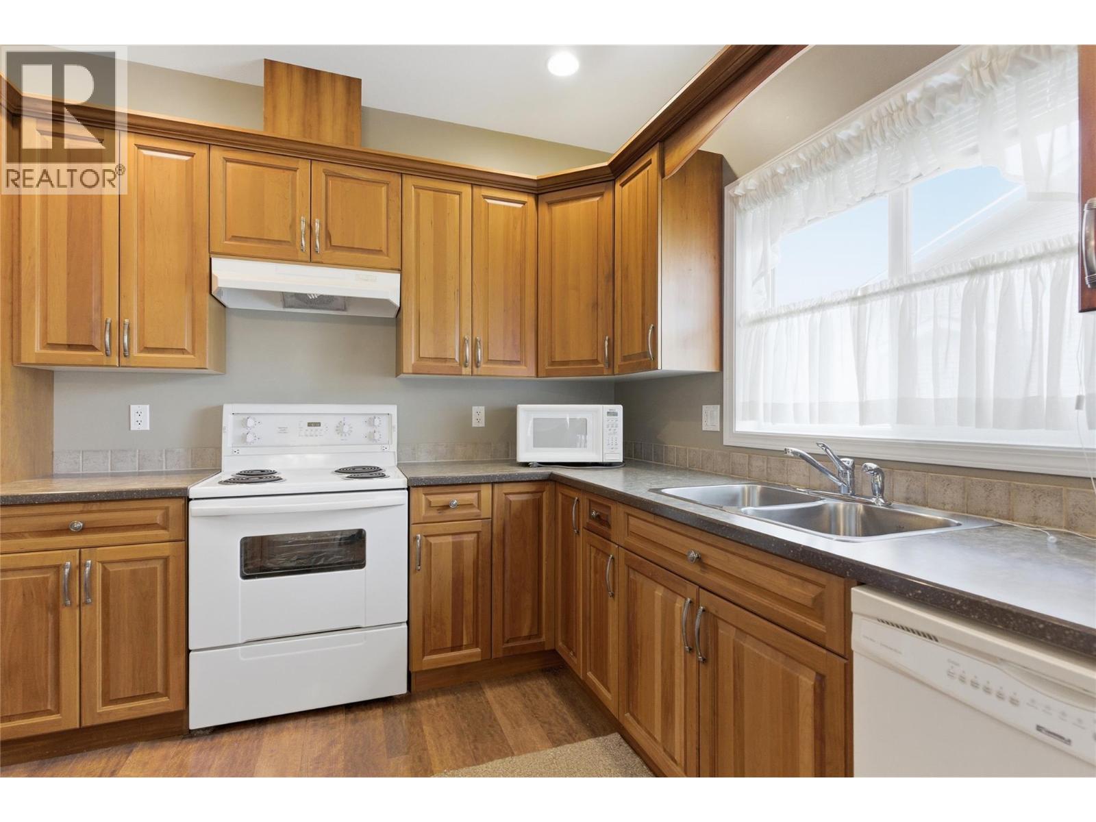 1661 Woodburn Drive, Cache Creek, British Columbia  V0K 1H0 - Photo 11 - 10387160
