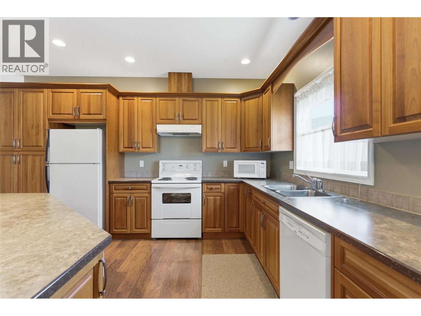 1661 Woodburn Drive, Cache Creek, British Columbia  V0K 1H0 - Photo 12 - 10387160