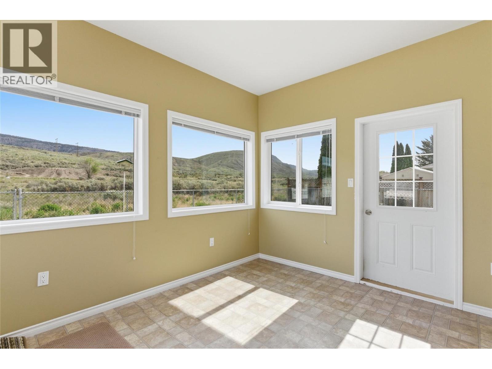 1661 Woodburn Drive, Cache Creek, British Columbia  V0K 1H0 - Photo 16 - 10387160