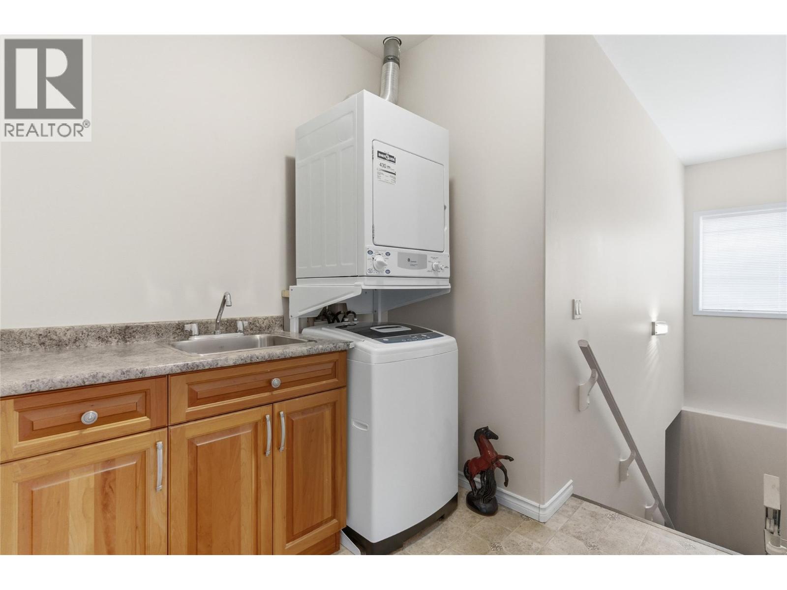 1661 Woodburn Drive, Cache Creek, British Columbia  V0K 1H0 - Photo 5 - 10387160