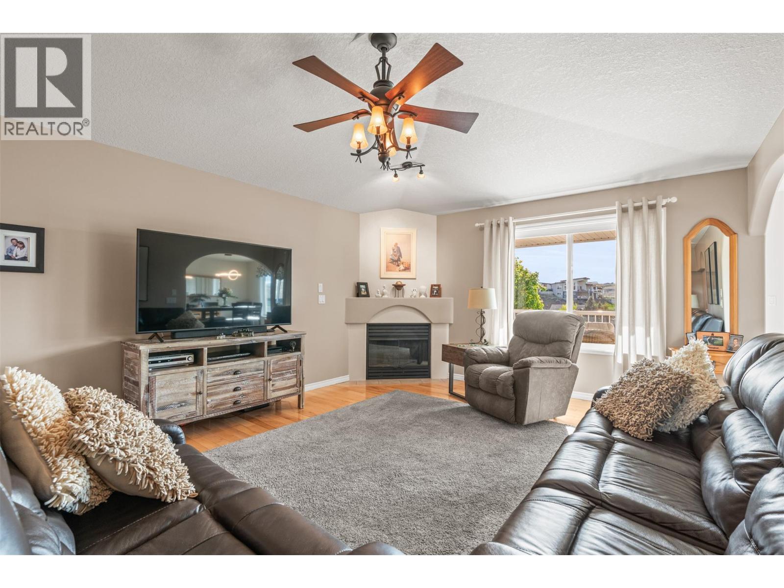 938 Mt Bulman Drive, Vernon, British Columbia  V1B 3W7 - Photo 5 - 10387360