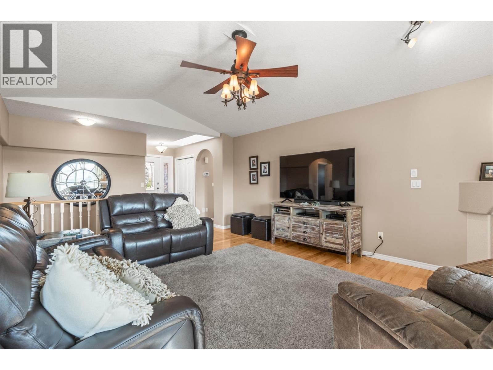 938 Mt Bulman Drive, Vernon, British Columbia  V1B 3W7 - Photo 6 - 10387360