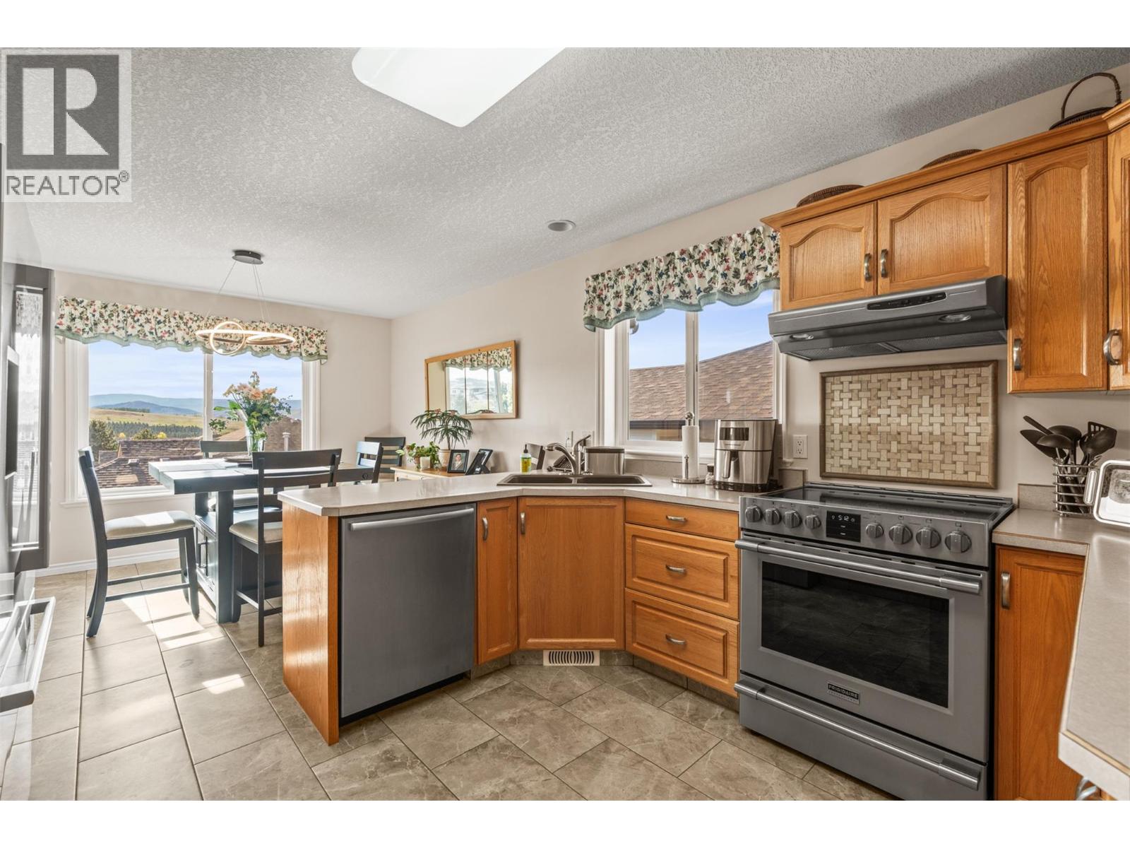 938 Mt Bulman Drive, Vernon, British Columbia  V1B 3W7 - Photo 9 - 10387360