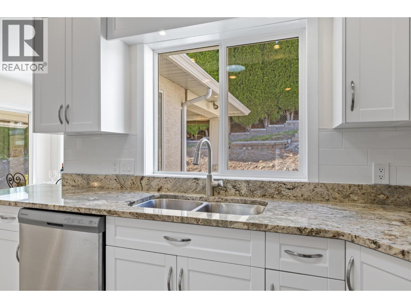 1638 Lindsay Drive, Kelowna, British Columbia  V1V 1T5 - Photo 6 - 10387410