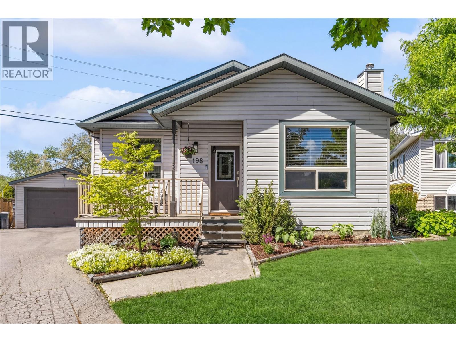 198 Ritchie Court, Kelowna, British Columbia  V1V 2A8 - Photo 2 - 10387038