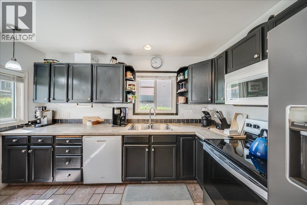 128 Haig Street, Warfield, British Columbia  V1R 2L9 - Photo 3 - 10387374