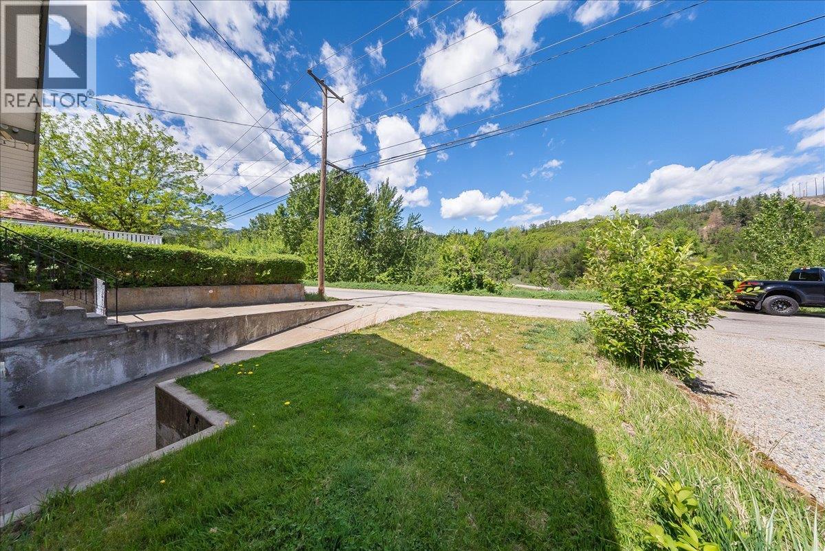 128 Haig Street, Warfield, British Columbia  V1R 2L9 - Photo 33 - 10387374