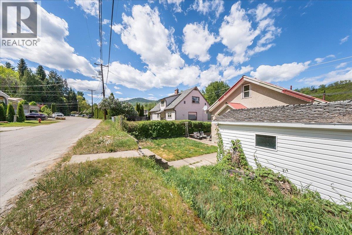 128 Haig Street, Warfield, British Columbia  V1R 2L9 - Photo 38 - 10387374
