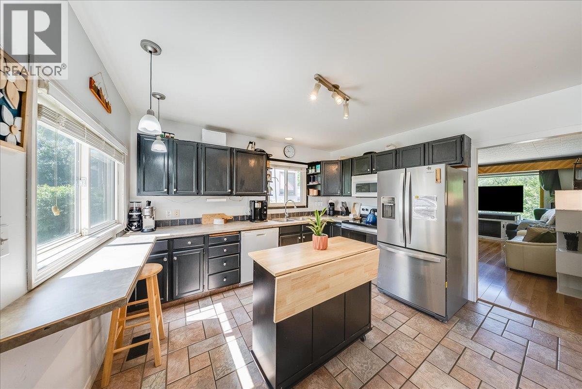 128 Haig Street, Warfield, British Columbia  V1R 2L9 - Photo 4 - 10387374