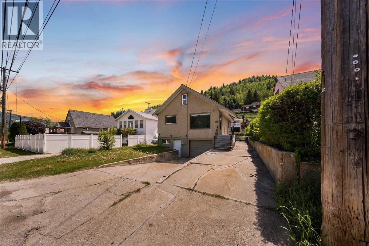 128 Haig Street, Warfield, British Columbia  V1R 2L9 - Photo 40 - 10387374