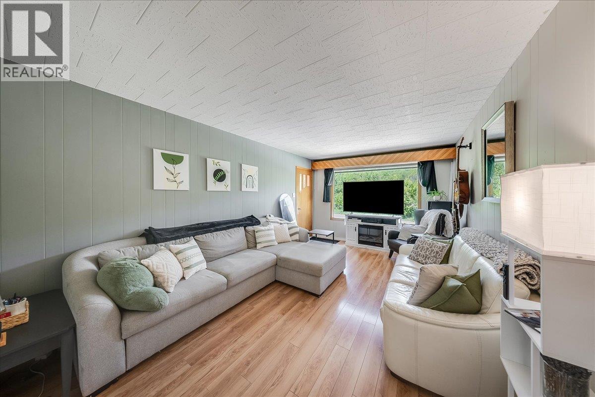 128 Haig Street, Warfield, British Columbia  V1R 2L9 - Photo 7 - 10387374