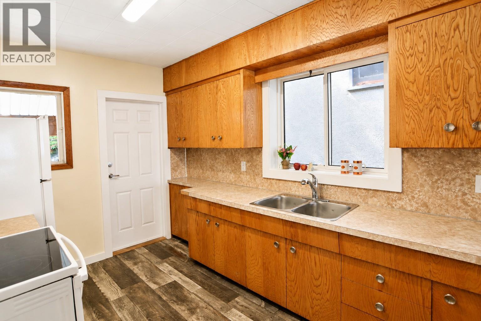 674 Victoria Street, Trail, British Columbia  V1R 3S8 - Photo 6 - 10387239