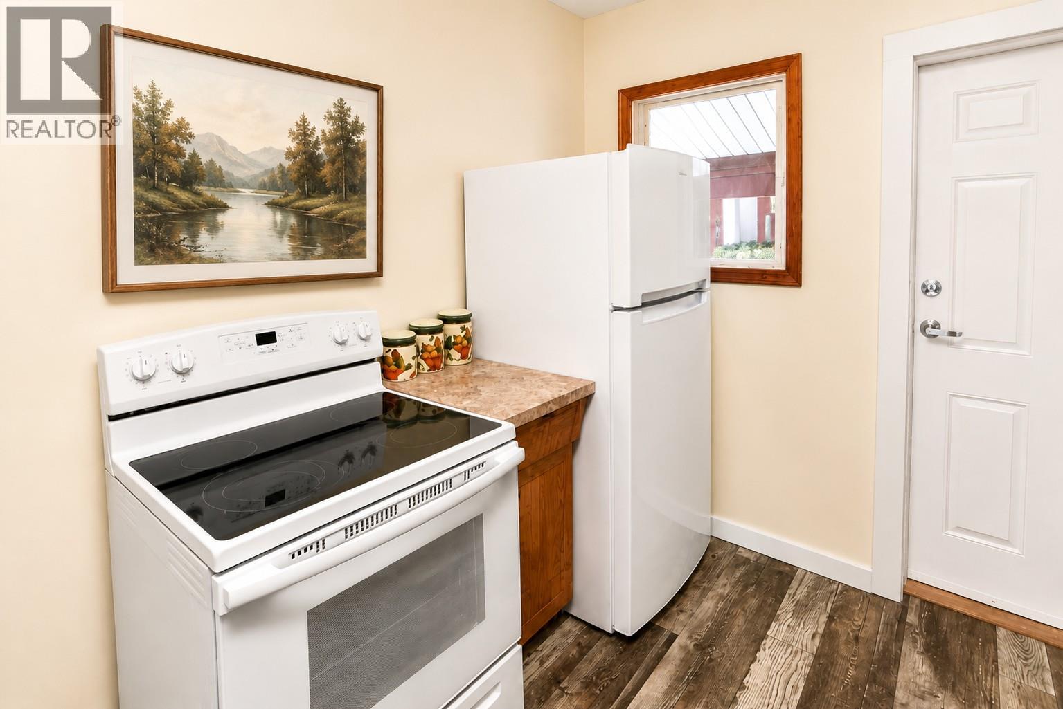 674 Victoria Street, Trail, British Columbia  V1R 3S8 - Photo 7 - 10387239