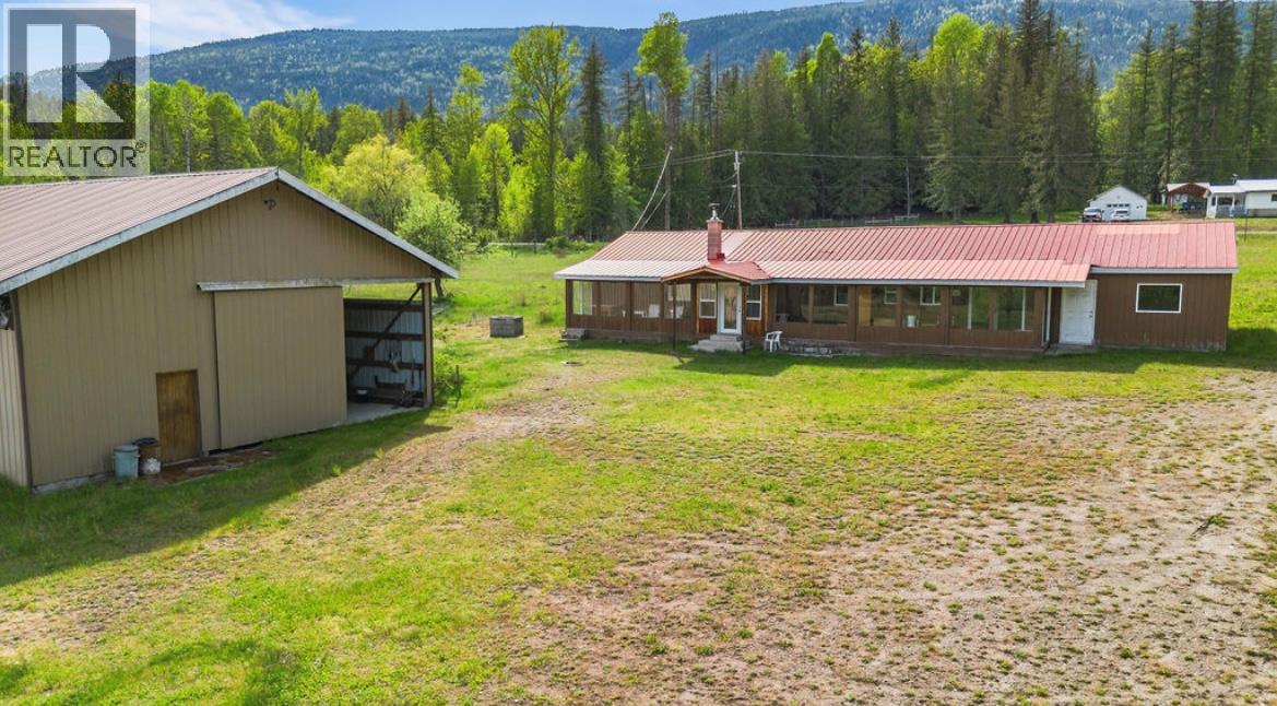 600 Robinson Road, Edgewood, British Columbia  V0G 1J0 - Photo 1 - 10387376