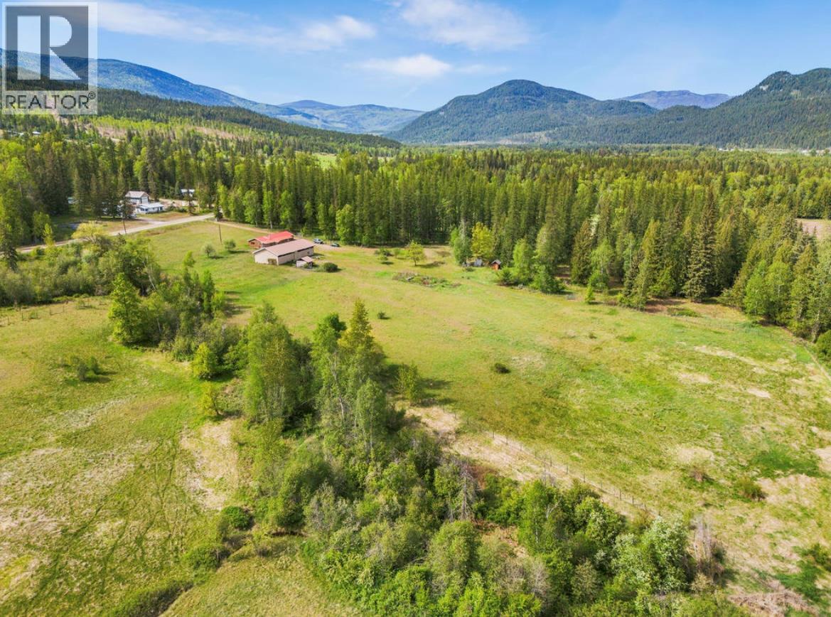 600 Robinson Road, Edgewood, British Columbia  V0G 1J0 - Photo 2 - 10387376