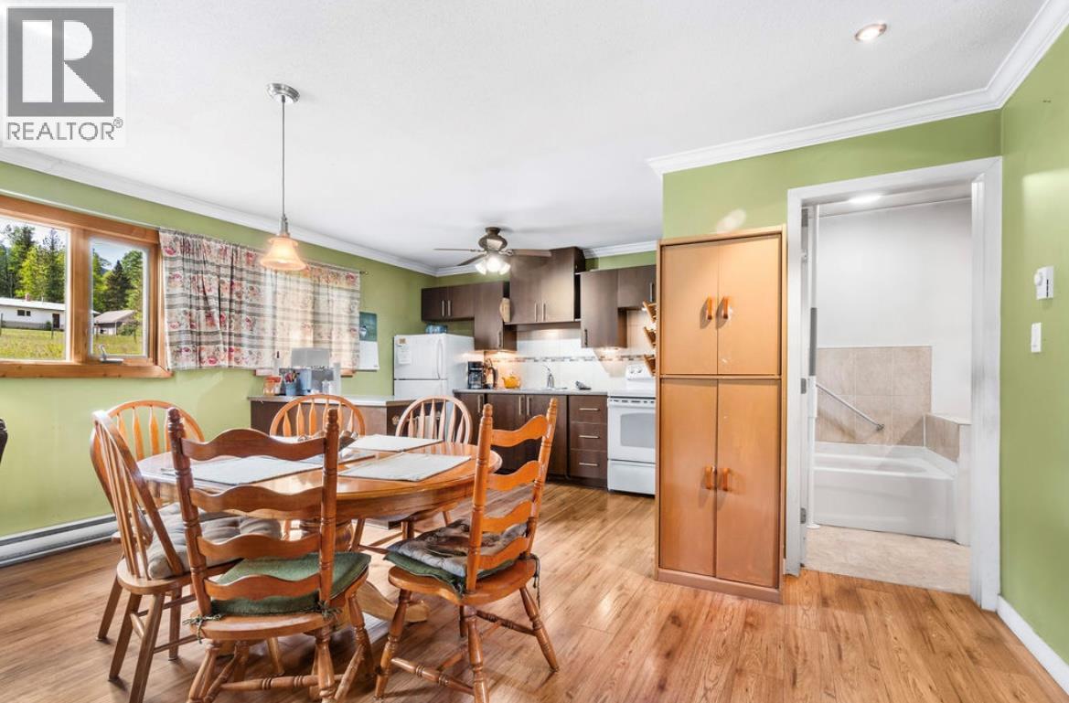 600 Robinson Road, Edgewood, British Columbia  V0G 1J0 - Photo 4 - 10387376