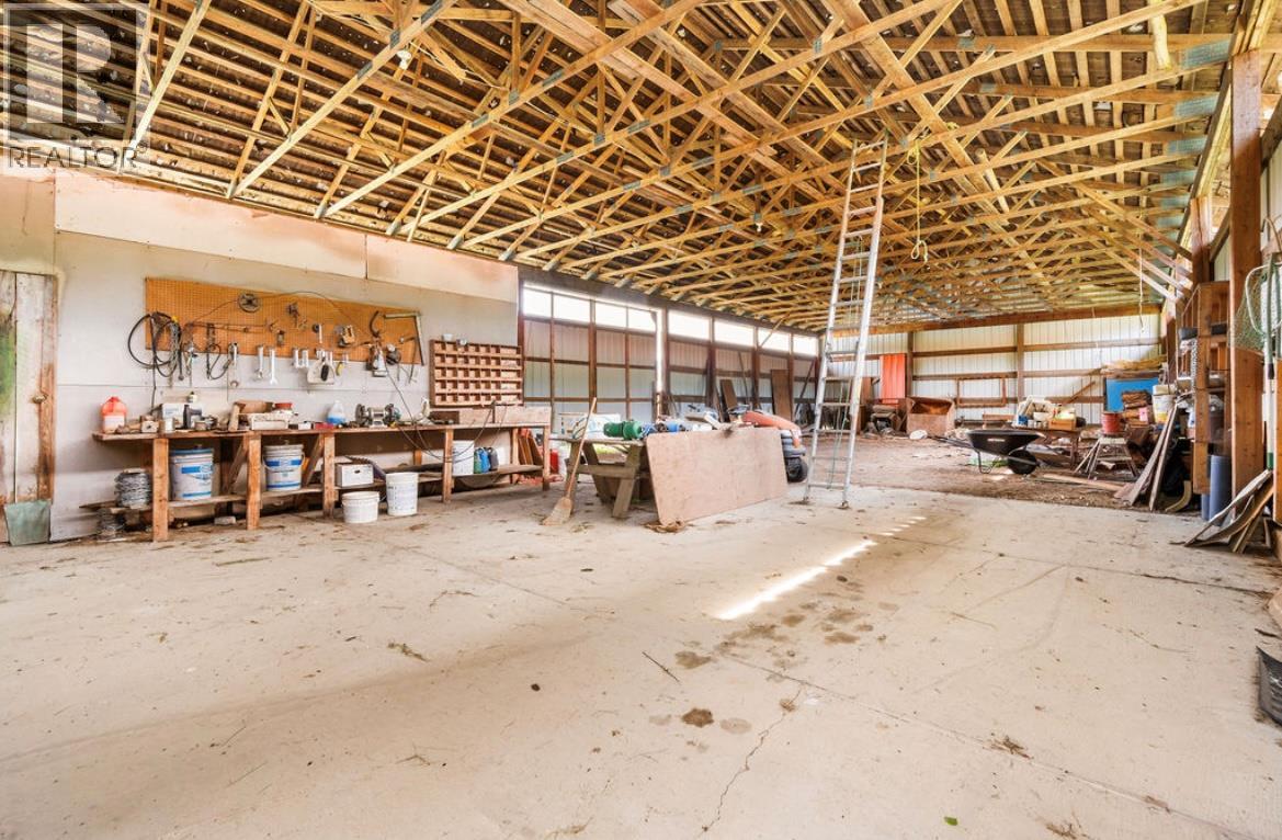 600 Robinson Road, Edgewood, British Columbia  V0G 1J0 - Photo 5 - 10387376