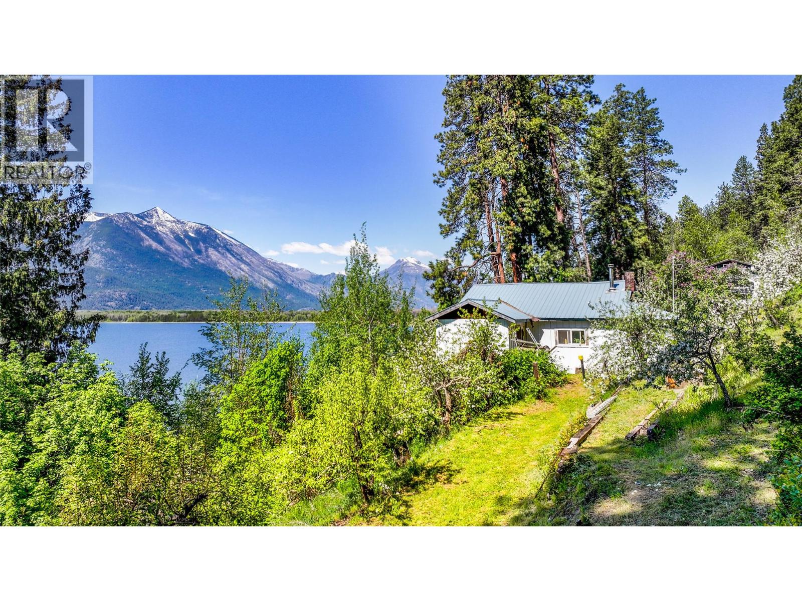 8281 Hwy 3a, Sirdar, British Columbia  V0B 2C0 - Photo 14 - 10385236