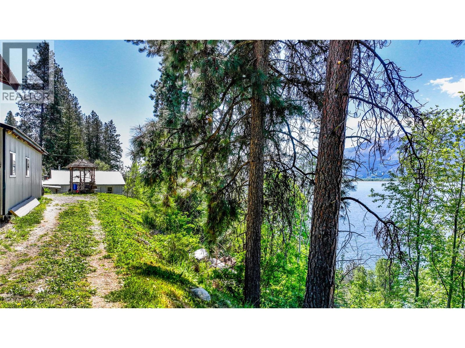 8281 Hwy 3a, Sirdar, British Columbia  V0B 2C0 - Photo 5 - 10385236