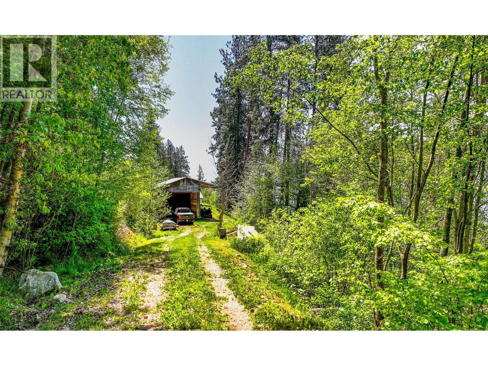8281 Hwy 3a, Sirdar, British Columbia  V0B 2C0 - Photo 8 - 10385236
