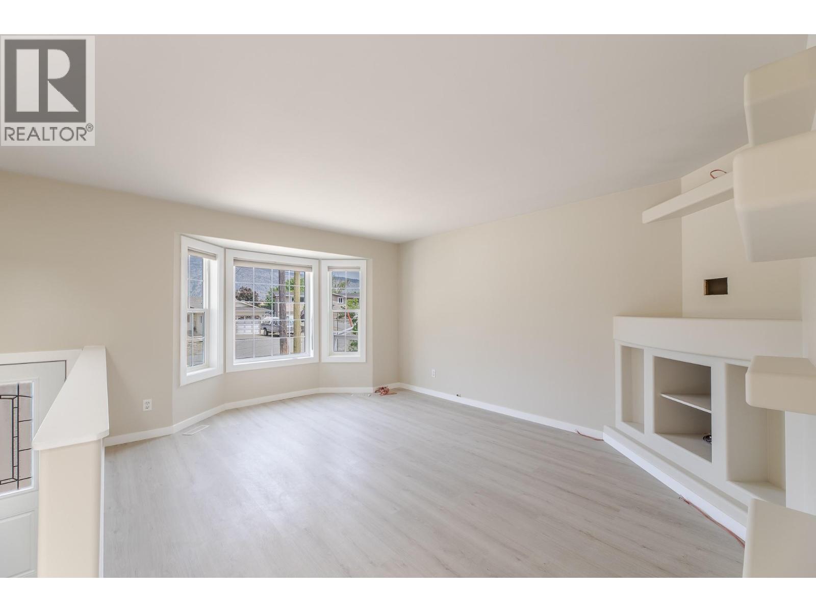 876 Eveningstar Crescent, Oliver, British Columbia  V0H 1T0 - Photo 4 - 10387312
