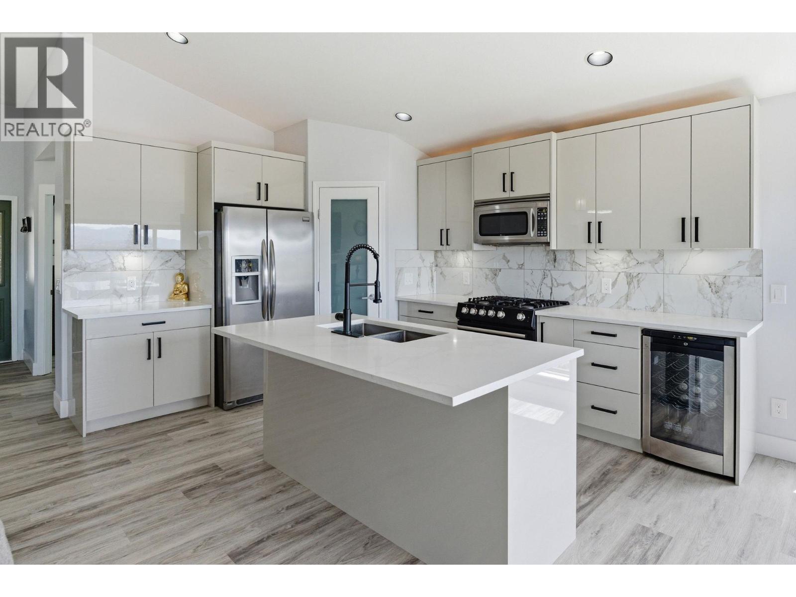 3516 Camelback Drive, Kelowna, British Columbia  V1X 8A7 - Photo 6 - 10387297