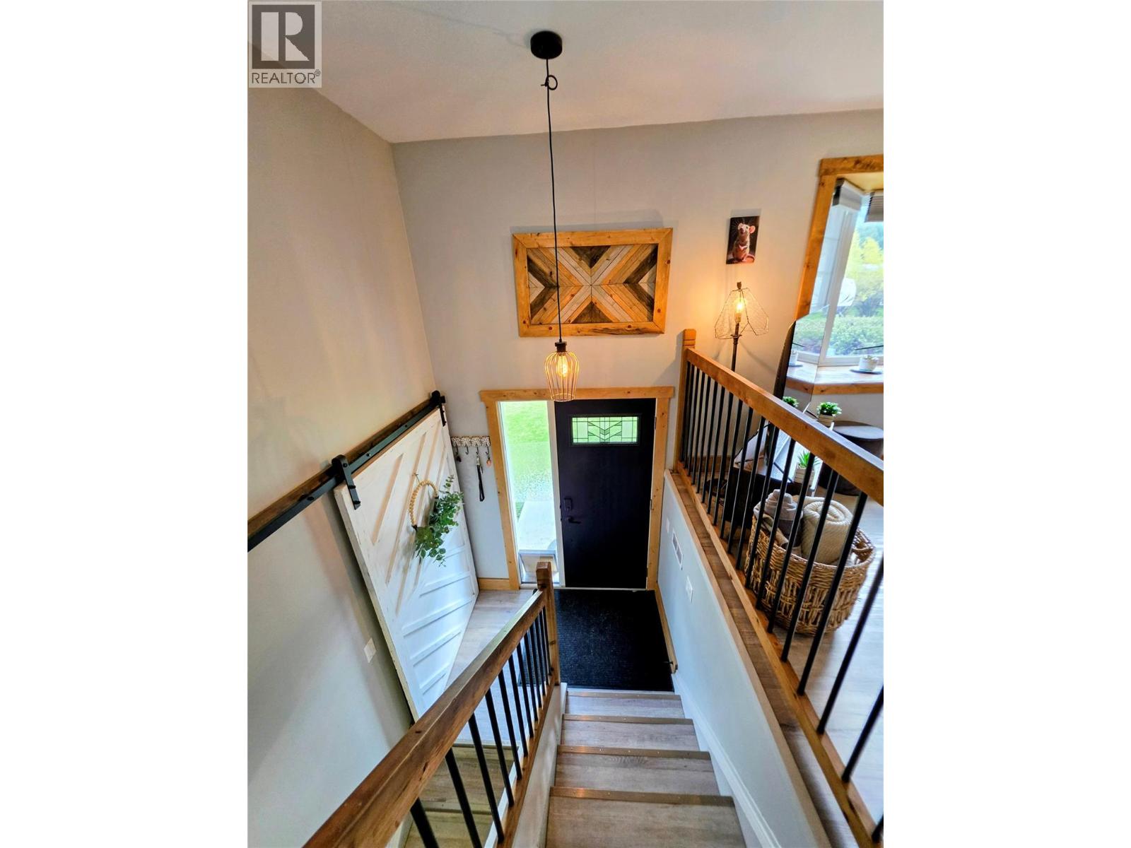 457 Mountain Ash Crescent, Sparwood, British Columbia  V0B 2G1 - Photo 4 - 10387309