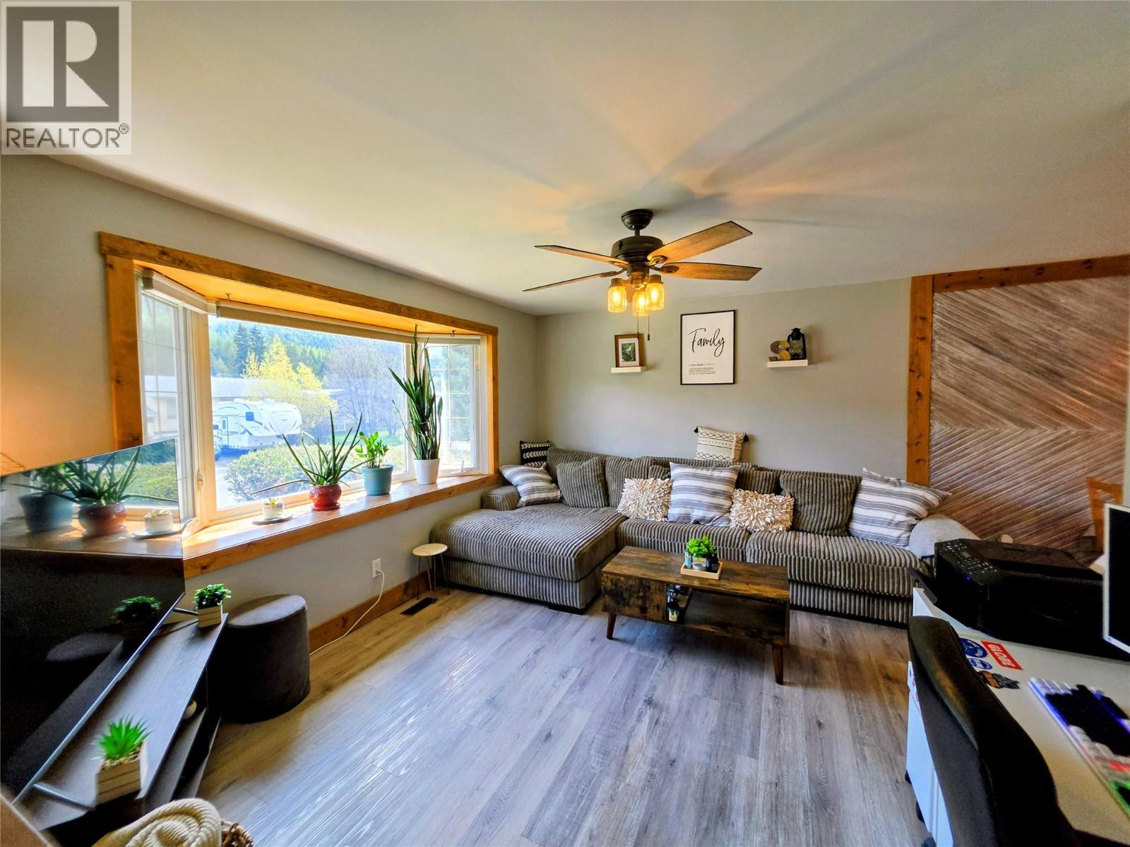 457 Mountain Ash Crescent, Sparwood, British Columbia  V0B 2G1 - Photo 5 - 10387309