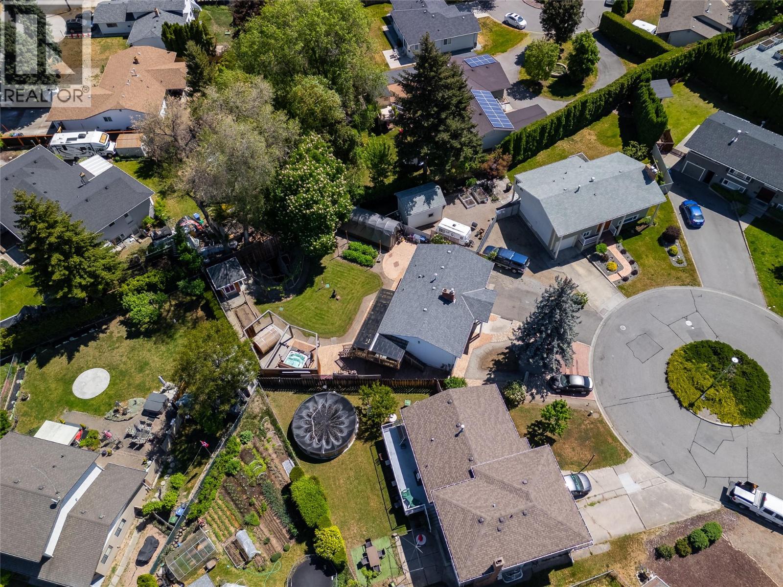 992 Grenfell Court, Kelowna, British Columbia  V1Y 8C5 - Photo 2 - 10386422