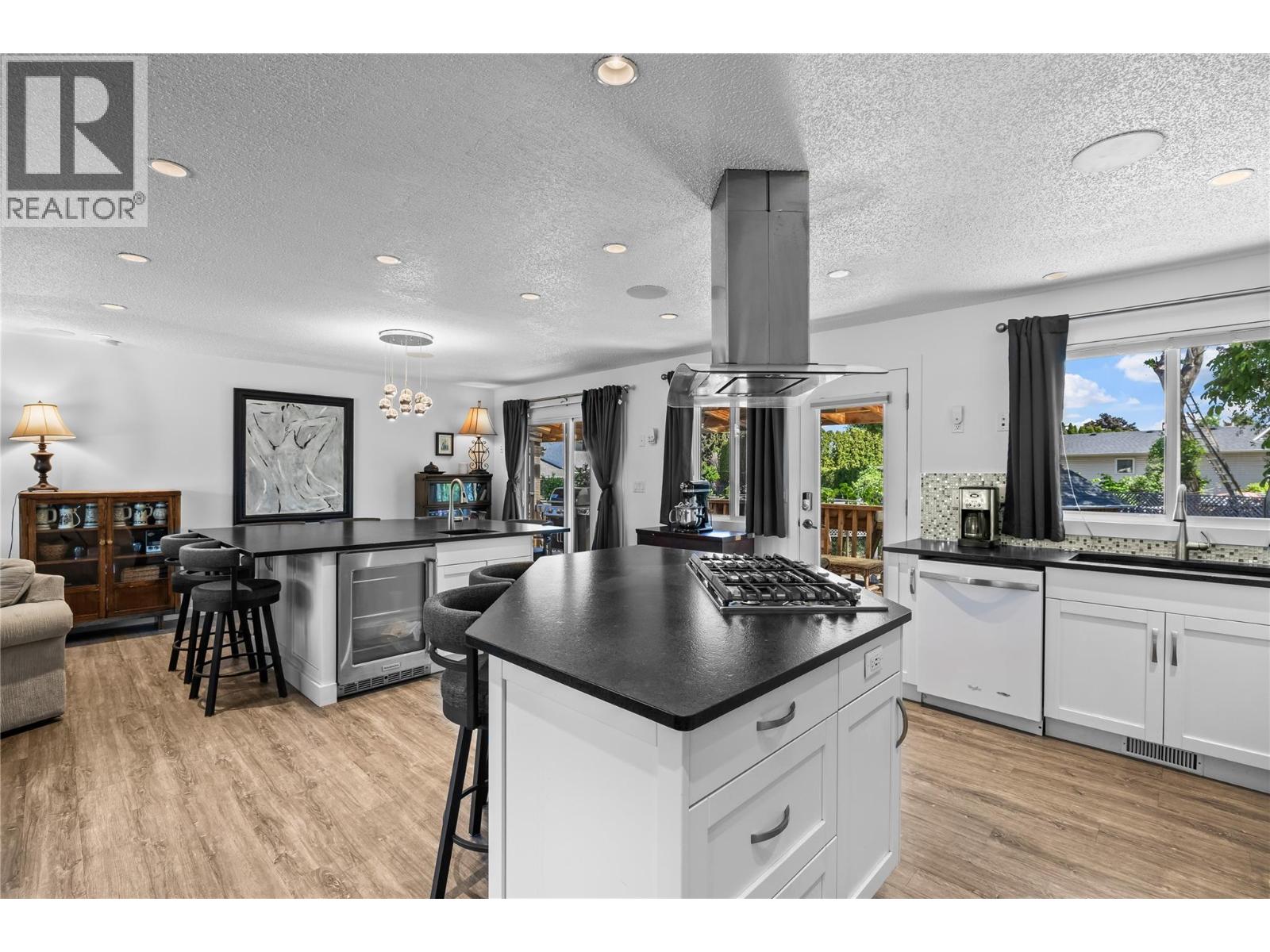 992 Grenfell Court, Kelowna, British Columbia  V1Y 8C5 - Photo 6 - 10386422