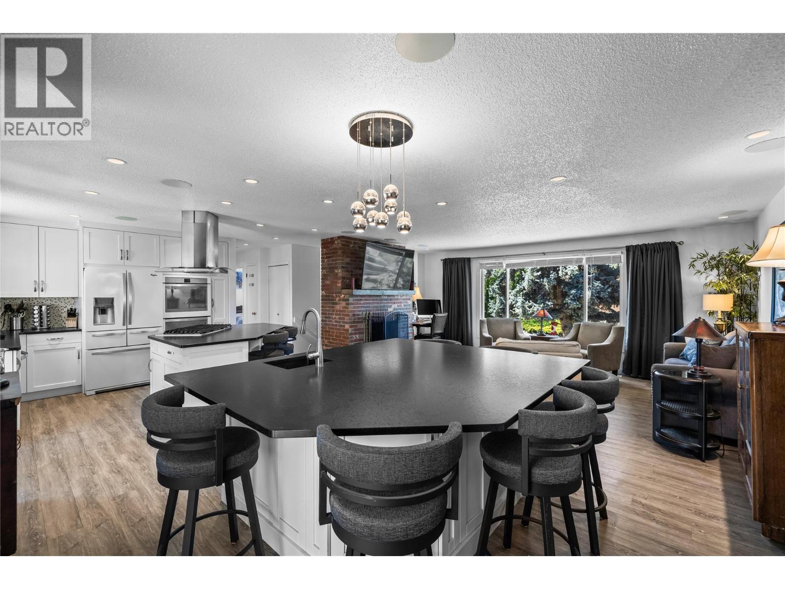 992 Grenfell Court, Kelowna, British Columbia  V1Y 8C5 - Photo 8 - 10386422