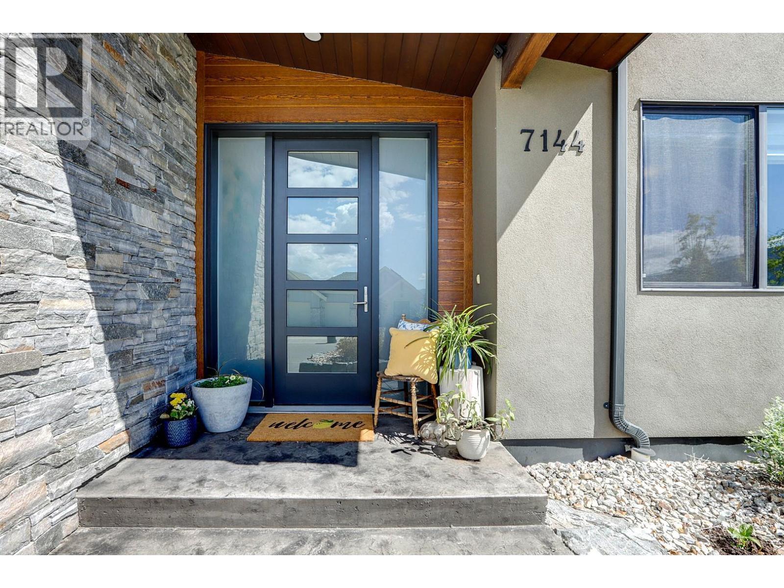 7144 Apex Drive, Vernon, British Columbia  V1B 4E4 - Photo 3 - 10385918