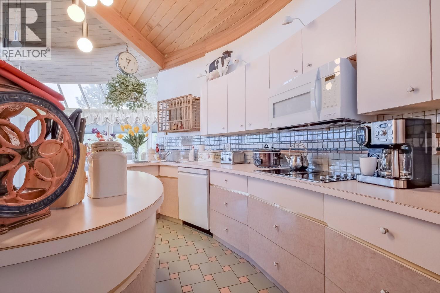 3145 Juniper Drive, Penticton, British Columbia  V2A 7Y1 - Photo 10 - 10386939