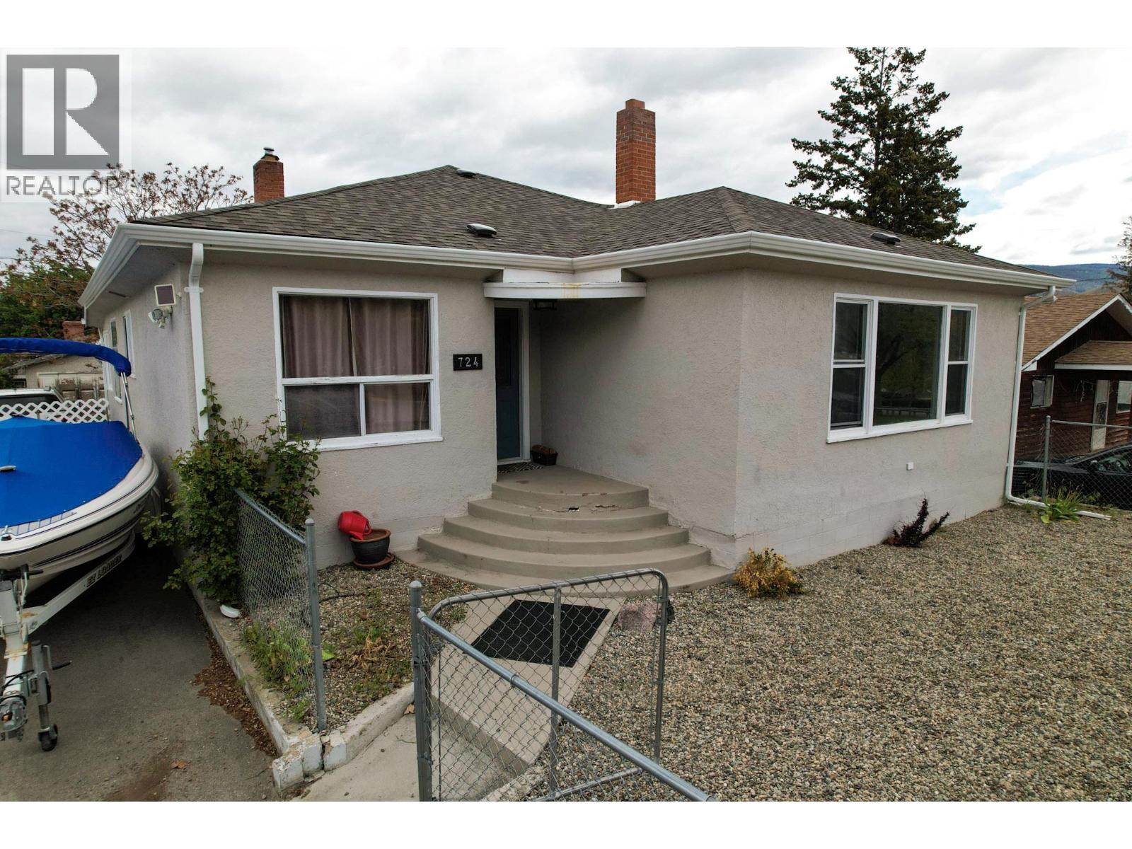 724 School Avenue, Oliver, British Columbia  V0H 1T0 - Photo 1 - 10387127