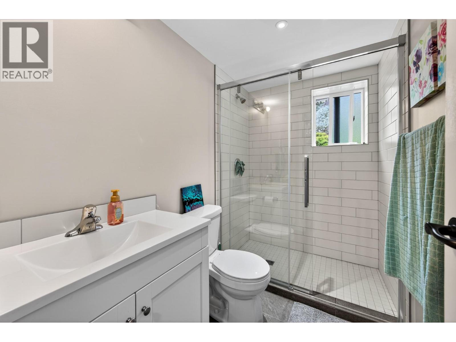3445 Navatanee Drive, Kamloops, British Columbia  V2H 1S1 - Photo 7 - 10387412