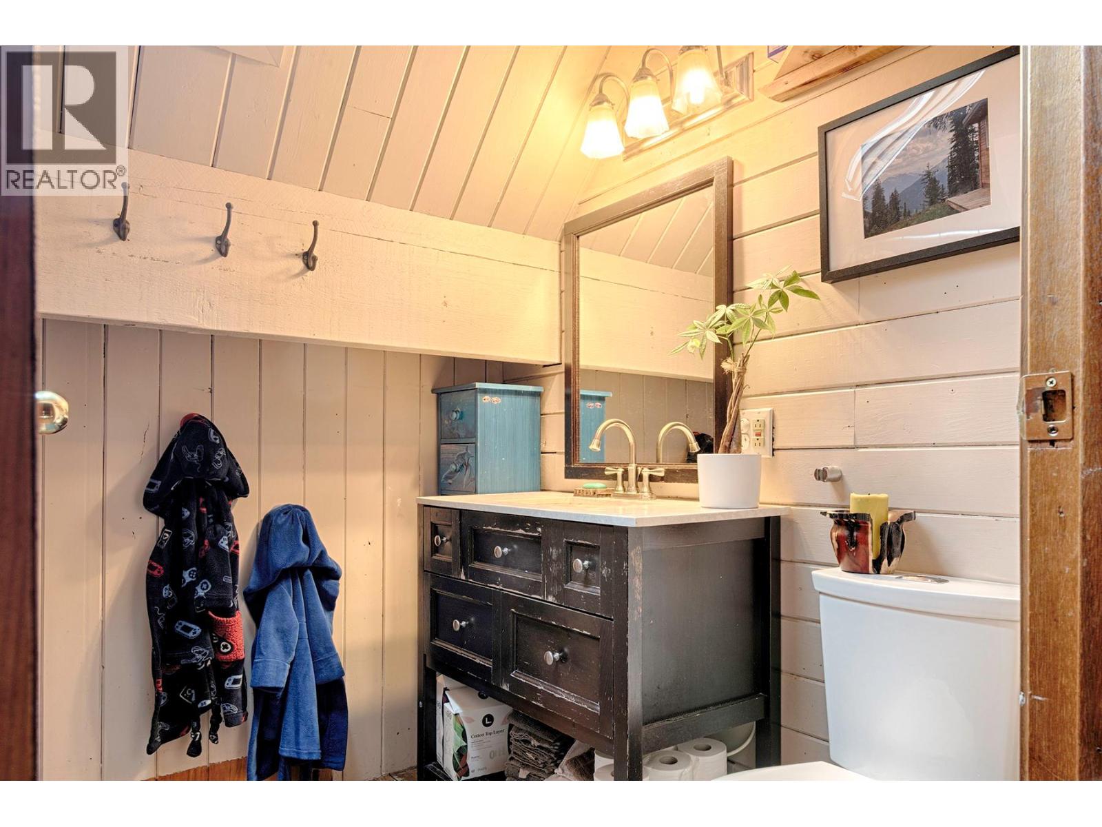 1013 Slocan Street, Slocan, British Columbia  V1L 2C0 - Photo 21 - 10387377