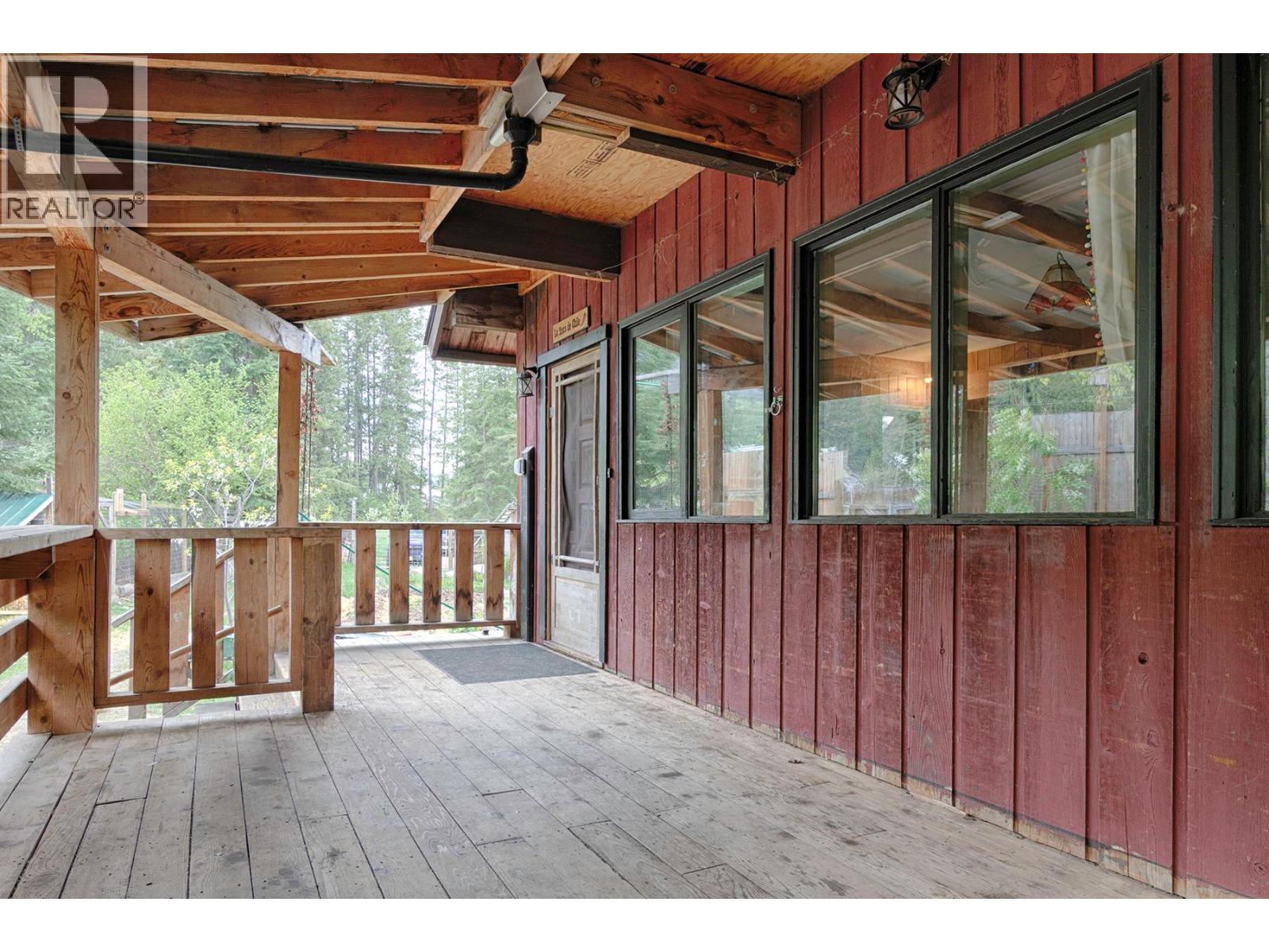 1013 Slocan Street, Slocan, British Columbia  V1L 2C0 - Photo 3 - 10387377