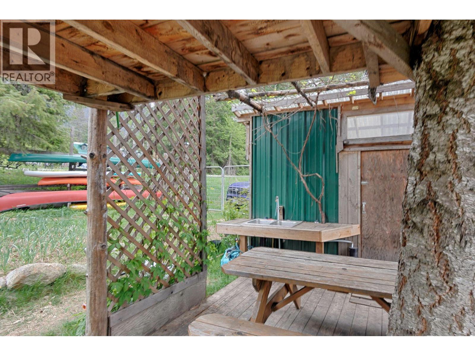 1013 Slocan Street, Slocan, British Columbia  V1L 2C0 - Photo 30 - 10387377