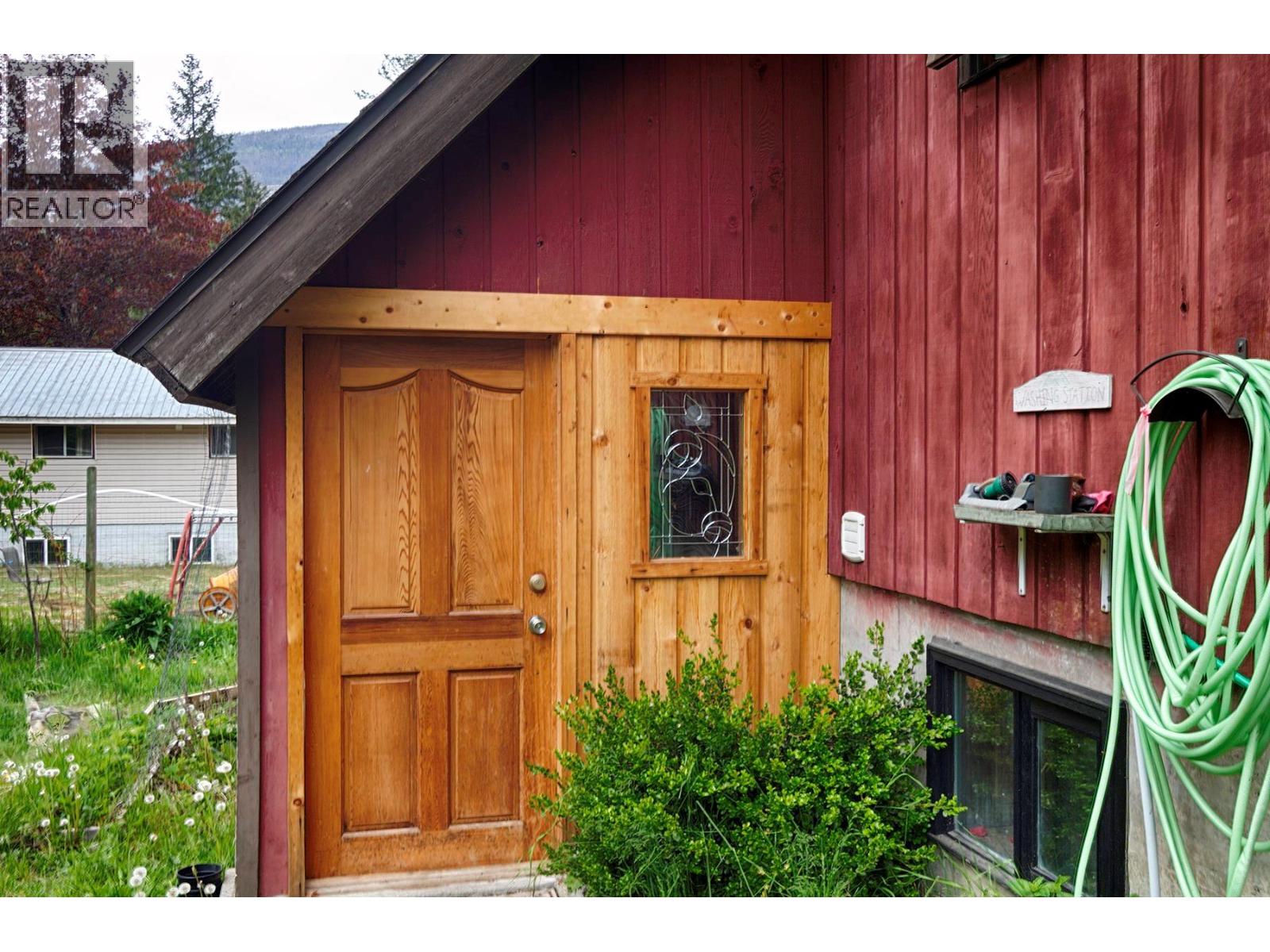 1013 Slocan Street, Slocan, British Columbia  V1L 2C0 - Photo 33 - 10387377