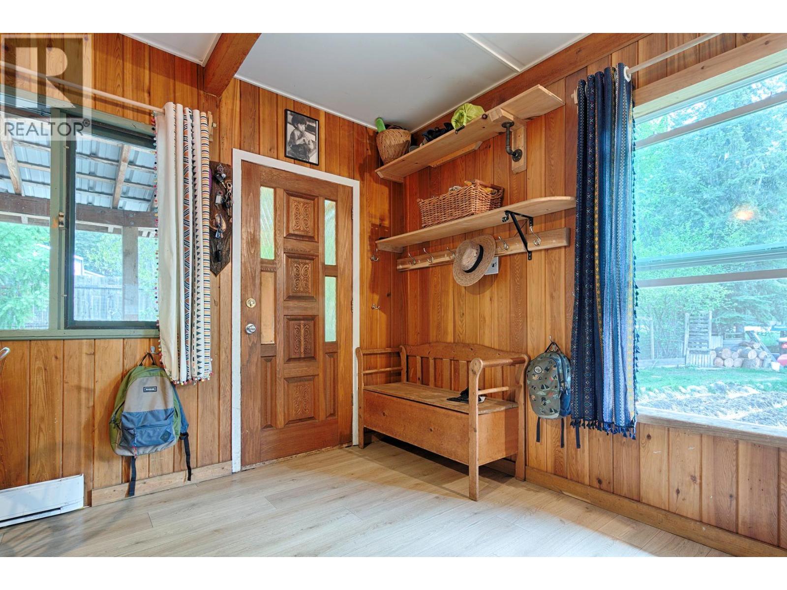 1013 Slocan Street, Slocan, British Columbia  V1L 2C0 - Photo 5 - 10387377