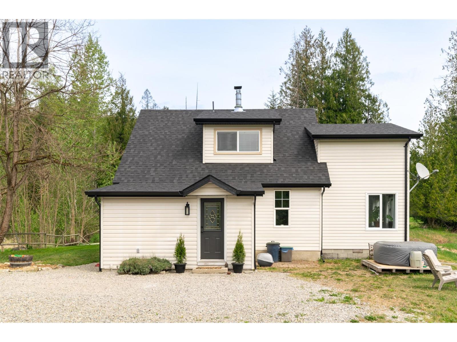 2904 Enderby Mabel Lake Road, Enderby, British Columbia  V0E 1V5 - Photo 3 - 10387333