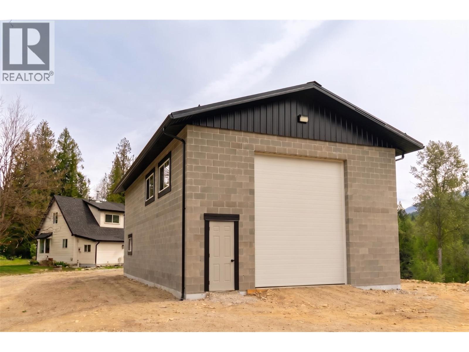 2904 Enderby Mabel Lake Road, Enderby, British Columbia  V0E 1V5 - Photo 4 - 10387333