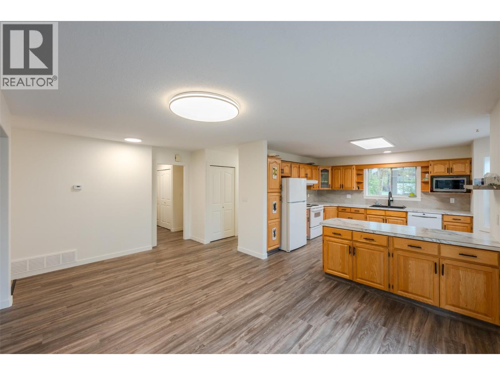 9702 Sargeant Street, Summerland, British Columbia  V0H 1Z3 - Photo 5 - 10387561