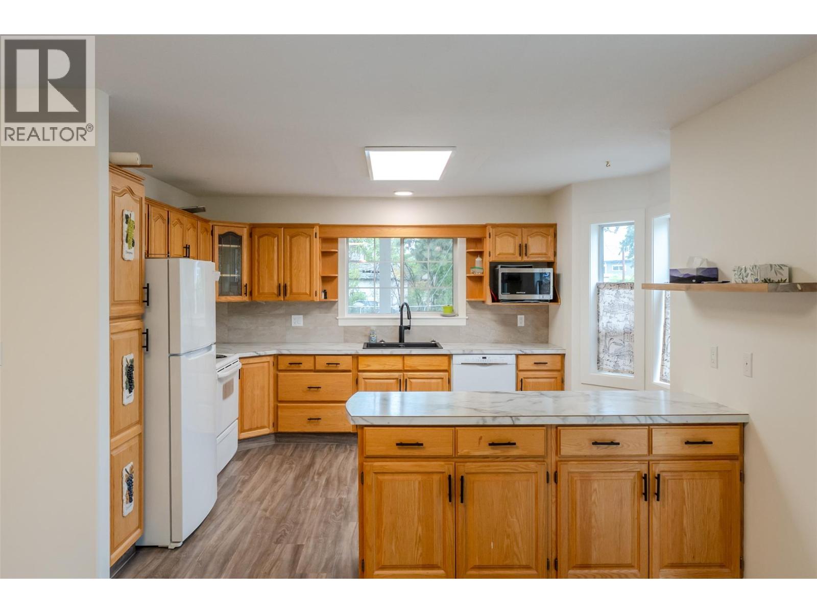 9702 Sargeant Street, Summerland, British Columbia  V0H 1Z3 - Photo 6 - 10387561