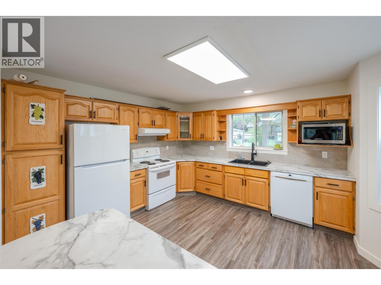 9702 Sargeant Street, Summerland, British Columbia  V0H 1Z3 - Photo 9 - 10387561