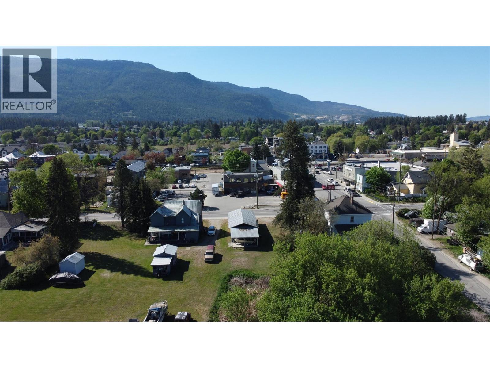 2570 Wood Avenue, Armstrong, British Columbia  V0E 1B0 - Photo 2 - 10386200