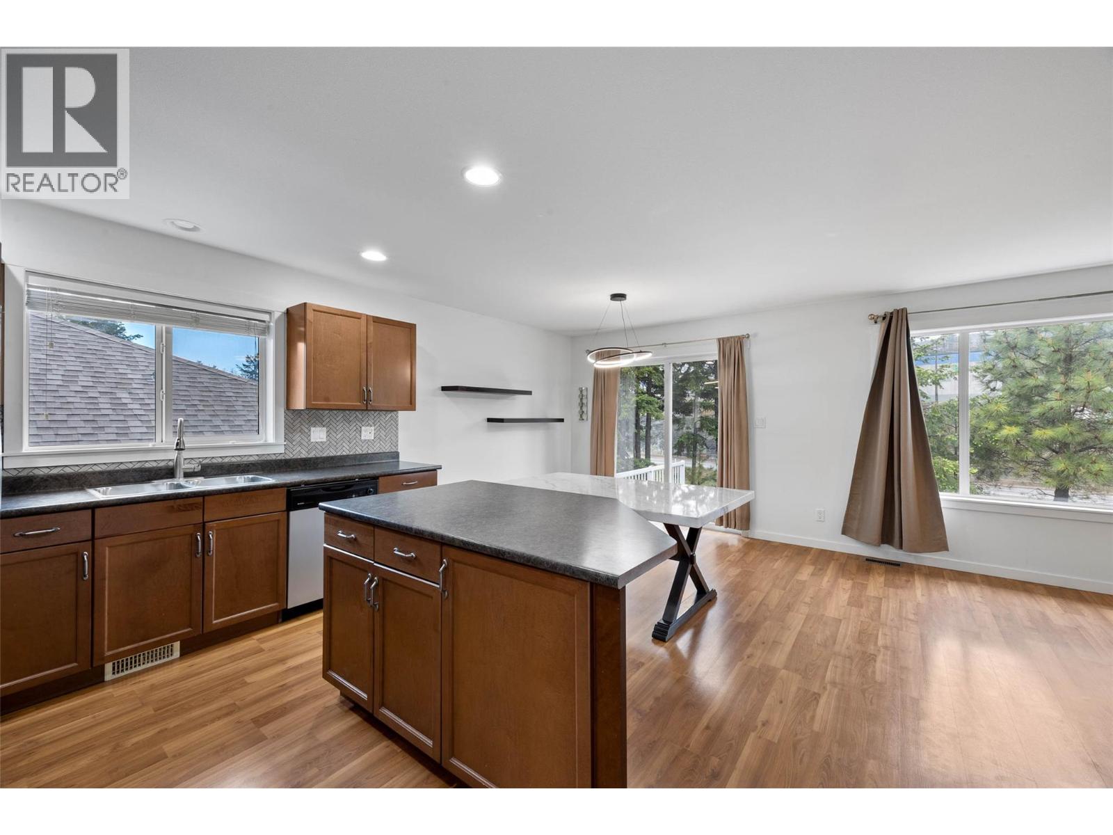 1855 Hillside Drive Unit# 32, Kamloops, British Columbia  V2E 0A2 - Photo 8 - 10387526