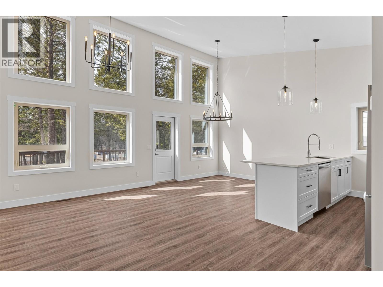 1210 Swansea Crescent, Windermere, British Columbia  V0B 1J0 - Photo 3 - 10387489