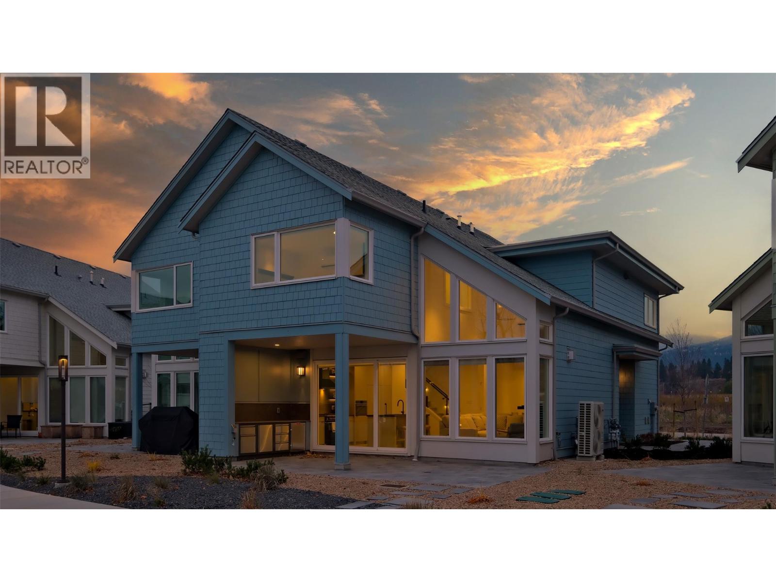 3040 Landry Crescent, Summerland, British Columbia  V0H 1Z9 - Photo 2 - 10387142