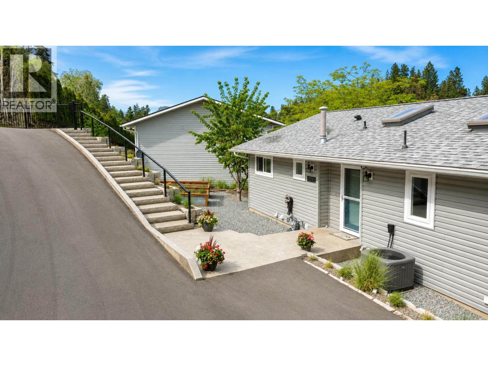 12595 Taylor Place, Summerland, British Columbia  V0H 1Z8 - Photo 2 - 10387591